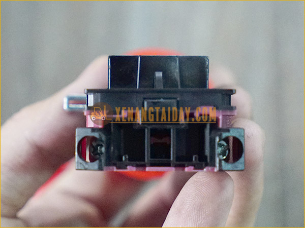 Công tắc khẩn cấp xe nâng điện
