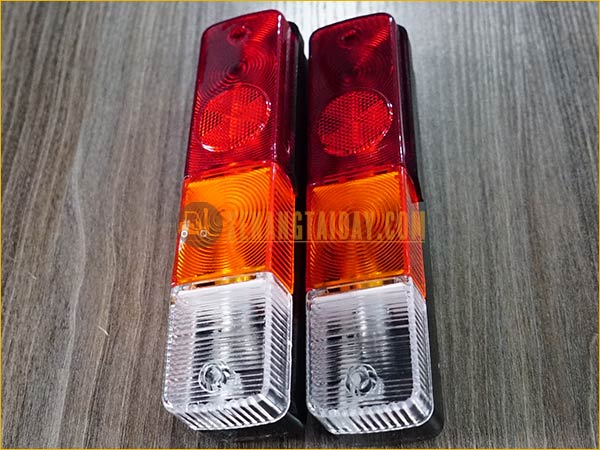 Đèn hậu xe nâng điện ngồi lái SHINKO đời -3