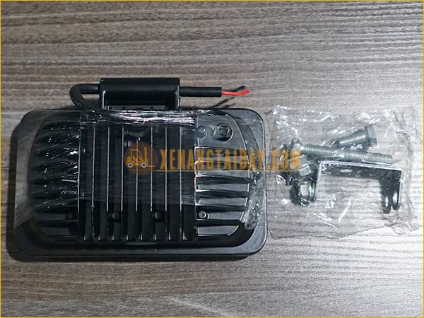 Đèn pha LED vuông 8 bóng chiếu sáng cho xe nâng