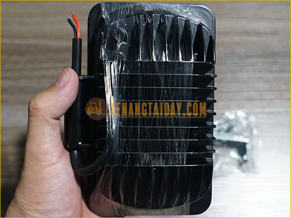 Đèn pha LED vuông 8 bóng chiếu sáng cho xe nâng