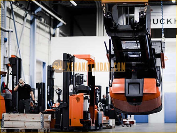 Dịch Vụ Bảo Dưỡng Xe Nâng Điện Ngồi Lái Và Xe Nâng Điện Đứng Lái 