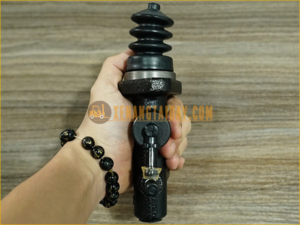 Heo tổng (xilanh chính) phanh thắng xe nâng KOMATSU FD18T-21
