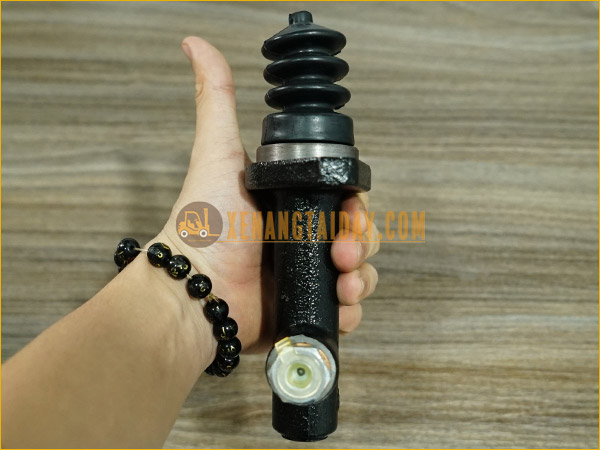 Heo tổng (xilanh chính) phanh thắng xe nâng KOMATSU FD18T-21