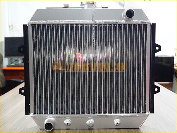 Két nước giải nhiệt động cơ xe nâng MITSUBISHI 1.5 tấn