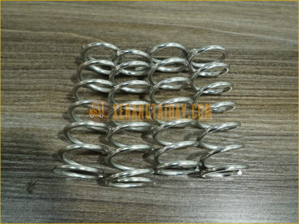 Lò xo cho cụm bơm thuỷ lực của xe nâng tay