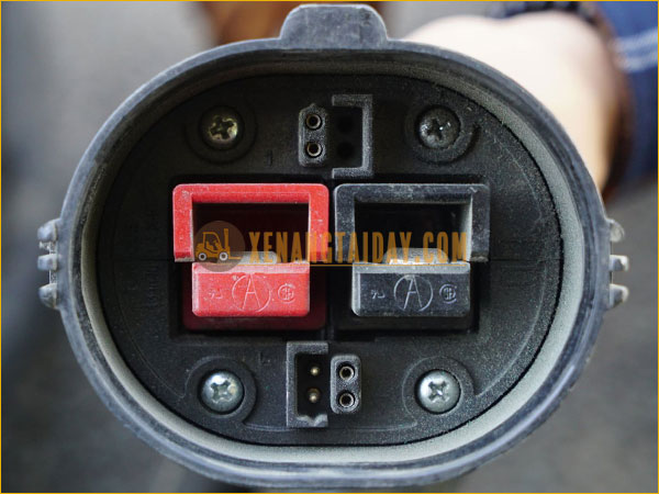 Máy nạp tự động KOMATSU 72V