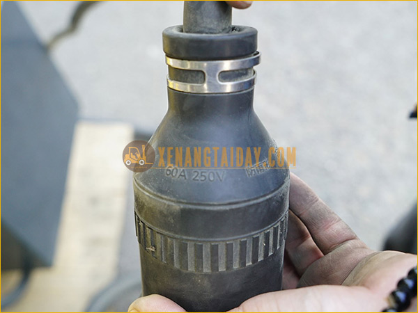 Máy nạp tự động KOMATSU 72V