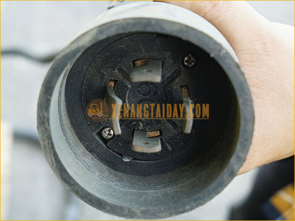 Máy nạp tự động KOMATSU 72V