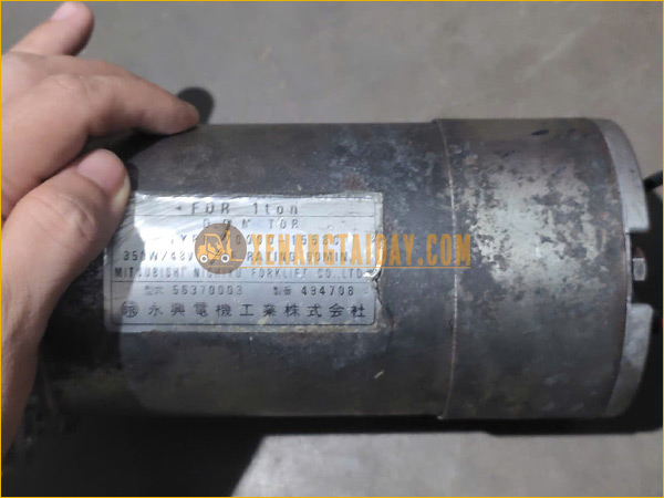 Motor trợ lái xe nâng điện ngồi lái 1.5 tấn KOMATSU / TYPE 70000-15580