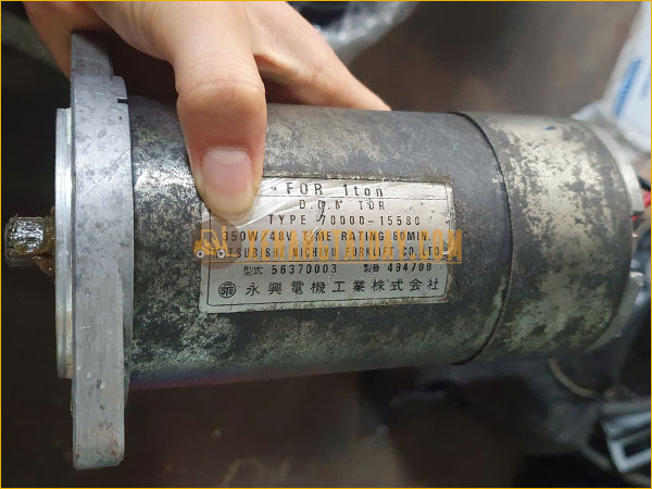 Motor trợ lái xe nâng điện ngồi lái 1.5 tấn KOMATSU / TYPE 70000-15580