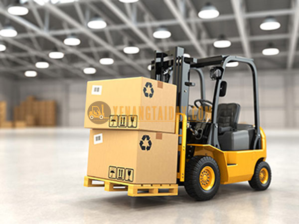 Những lưu ý khi vận hành xe nâng dành cho người mới