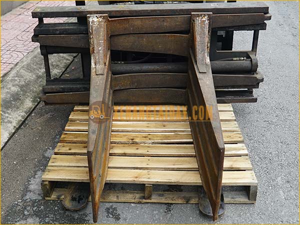 Phụ kiện Kẹp vuông Xe nâng cho xe 1.5 - 2.5 tấn