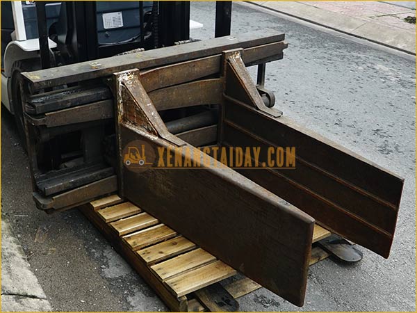 Phụ kiện Kẹp vuông Xe nâng cho xe 1.5 - 2.5 tấn