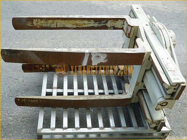 Phụ kiện Mâm xoay + Kẹp vuông Xe nâng