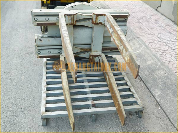 Phụ kiện Mâm xoay + Kẹp vuông Xe nâng