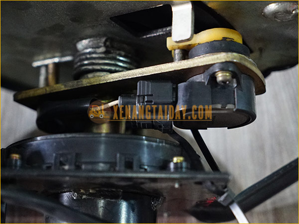 Vô lăng (tay lái) xe nâng điện đứng lái TOYOTA đời 7