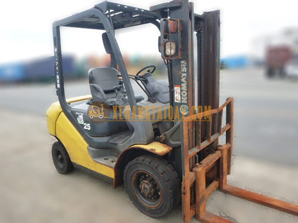 Xe Nâng Dầu KOMATSU FD25C-17