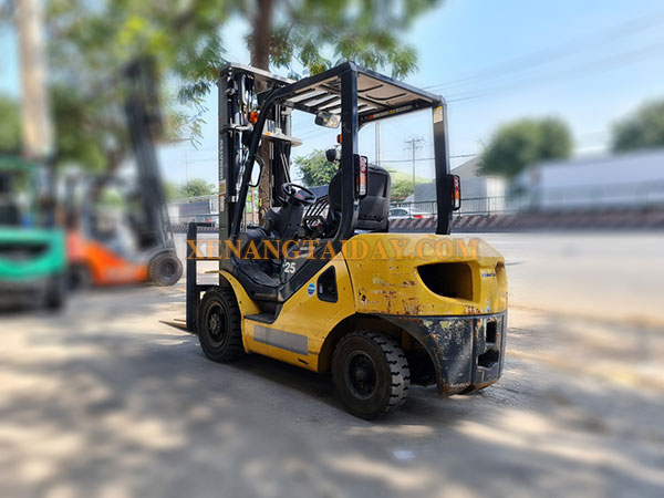 Xe nâng dầu KOMATSU FD25T-17
