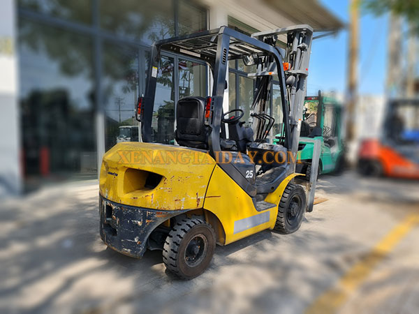 Xe nâng dầu KOMATSU FD25T-17