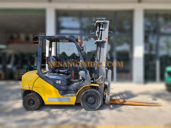 Xe nâng dầu KOMATSU FD25T-17