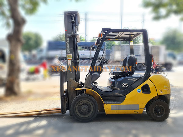 Xe nâng dầu KOMATSU FD25T-17