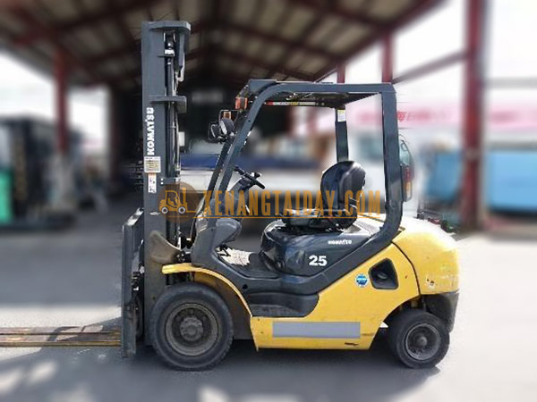 Xe Nâng Dầu KOMATSU FD25T-17