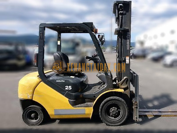 Xe Nâng Dầu KOMATSU FD25T-17
