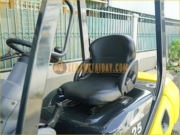 Xe nâng dầu KOMATSU FD25T-17