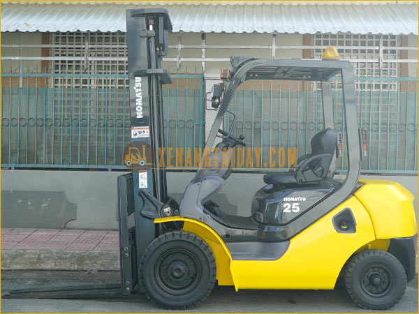 Xe nâng dầu KOMATSU FD25T-17