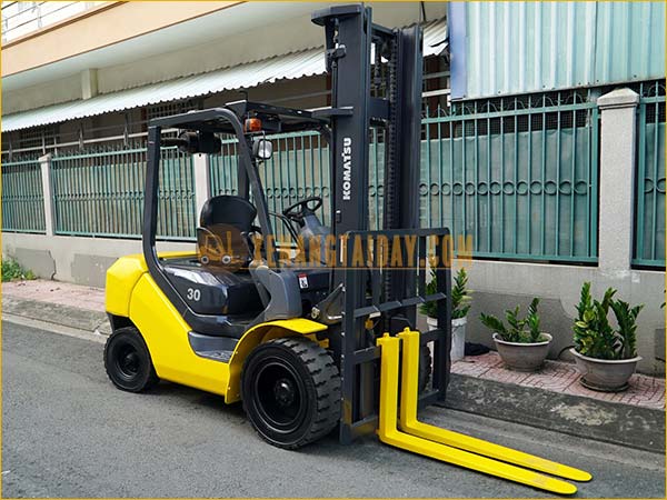 Xe nâng dầu KOMATSU FD30C-17