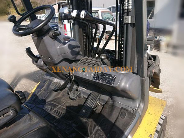 Xe nâng dầu KOMATSU FD30T-17