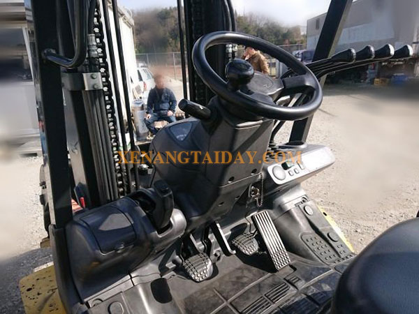 Xe nâng dầu KOMATSU FD30T-17