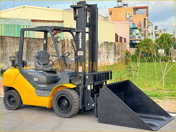 Xe nâng dầu KOMATSU FD30T-17