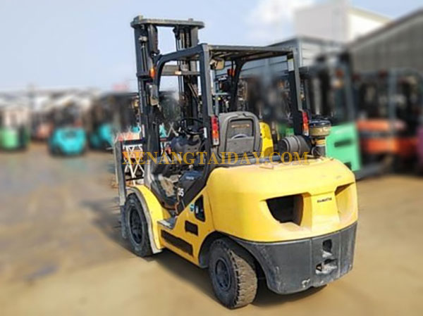 Xe nâng dầu KOMATSU FD35AT-17