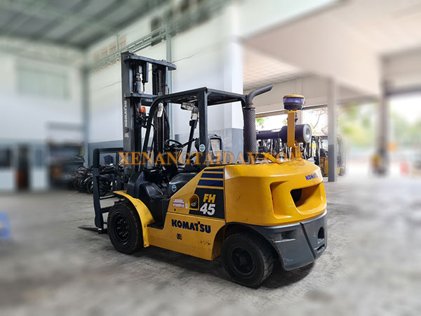 Xe nâng dầu KOMATSU FH45-1