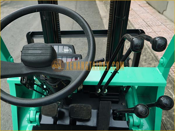 Xe nâng dầu MITSUBISHI FD15
