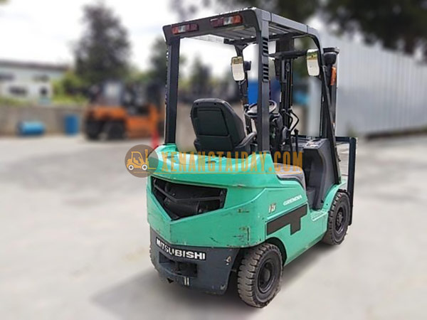 Xe Nâng Dầu MITSUBISHI FD15D