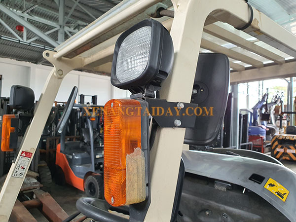 Xe Nâng Dầu MITSUBISHI FD15T
