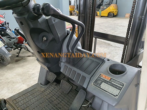 Xe Nâng Dầu MITSUBISHI FD15T