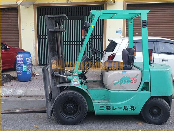 Xe nâng dầu MITSUBISHI FD25