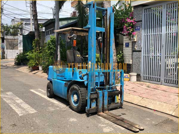Xe nâng dầu MITSUBISHI FD25