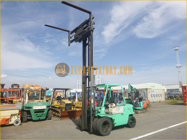 Xe nâng dầu MITSUBISHI FD35