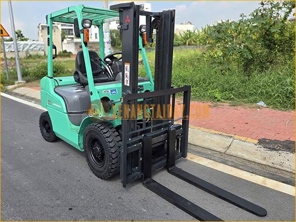 Xe nâng dầu MITSUBISHI FDE20T
