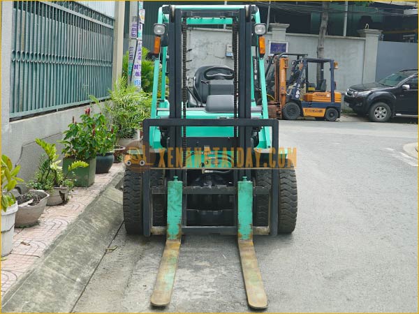Xe nâng dầu MITSUBISHI FDE20T