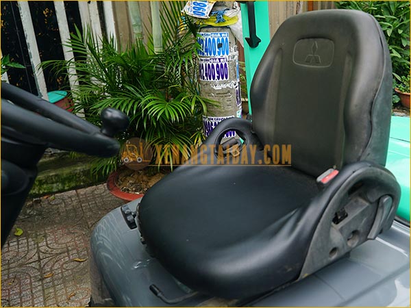 Xe nâng dầu MITSUBISHI FDE25T
