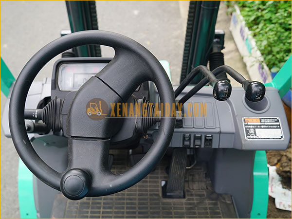 Xe nâng dầu MITSUBISHI FDE25T
