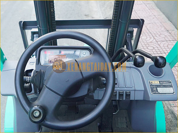 Xe nâng dầu MITSUBISHI FDE25T