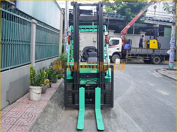 Xe nâng dầu MITSUBISHI FDE25T