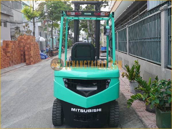 Xe nâng dầu MITSUBISHI FDE25T