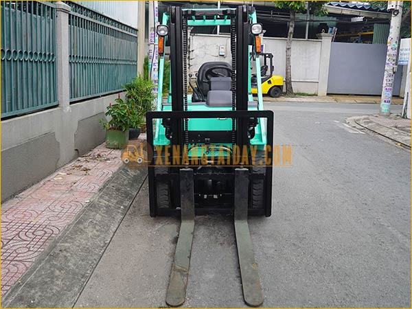 Xe nâng dầu MITSUBISHI FDE25T